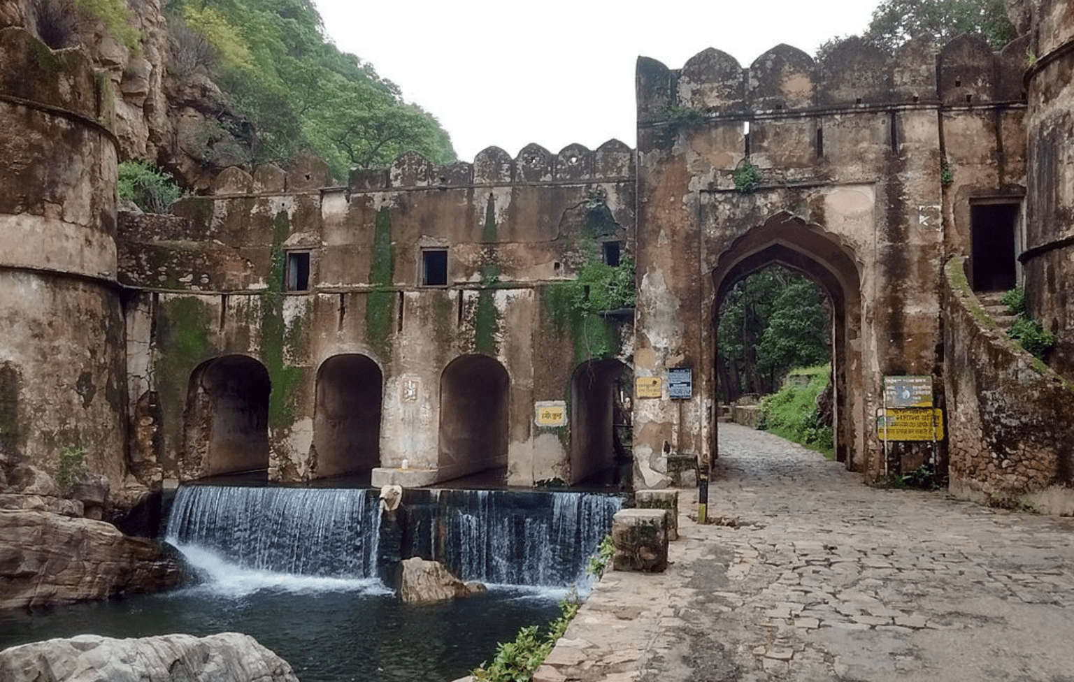 Ranthambore-fort-tiger-safari